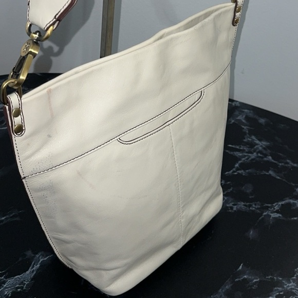 HOBO Flare Shoulder Bag in Latte 100% Genuine Leather Handbag AUTHENTIC - Picture 7 of 12